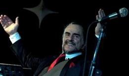 Şarkıcı Alpay kimdir? Türk pop ve romantik müziğinin sesi