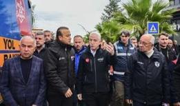 İstanbul'da selin yaraları sarılıyor: Vali gül, Şile ve Ağva'da hasar tespiti için sahada