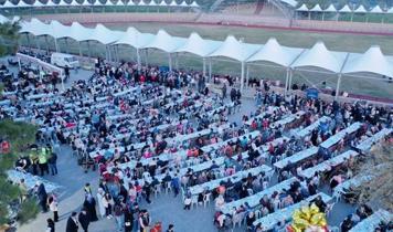 Ertuğrul Gazi Türbesi'nde toplu iftar sevinci yaşandı