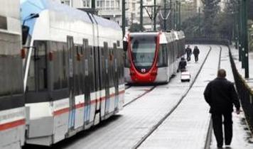 İstanbul Fatih'te tramvay kazası: Kadın yaralandı, seferler aksadı