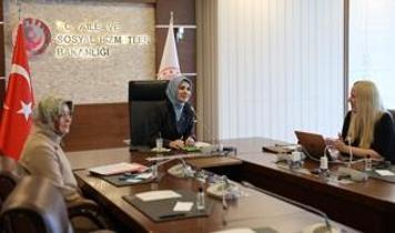 Bakan Göktaş'tan ''koruyucu aile'' projesine destek
