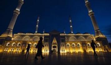 İstanbul'un silüetinde yer edinen Büyük Çamlıca Cami 6 yaşında