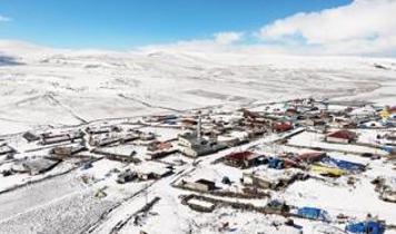 Bayburt'ta 4 metreyi bulduğu 3 bin rakımlı Soğanlı Dağları'nda mayısta karla mücadele