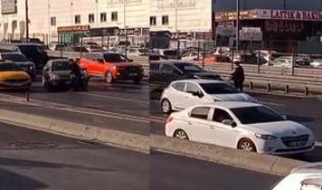 Avcılar'da alkollü genç trafiği birbirine kattı