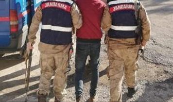 Jandarma tarafından ele geçirildi! Şüphelinin çantasından 3 bin adet çıktı