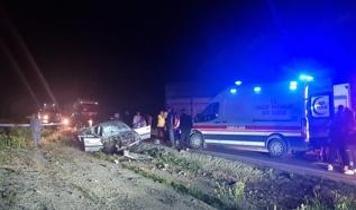 Ankara'da otomobil ile kamyon kafa kafaya çarpıştı: 1 ölü, 4 yaralı