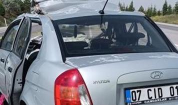 Emirdağ'da otomobilin tır dorsesine çarpması sonucu 1 ölü, 4 yaralı