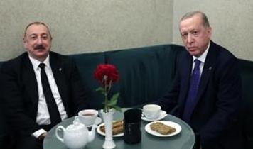 Budapeştede samimi anlar: Erdoğan ile Aliyev'in torun sohbeti zirveye damga vurdu