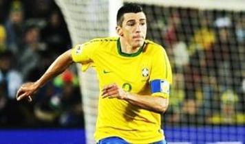 Brezilyalı futbol efsanesi Lucio ev kazasında ağır yaralandı