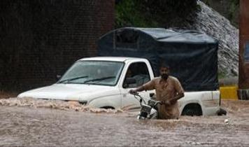 Pakistan'ı sel vurdu: Can kayıpları artıyor