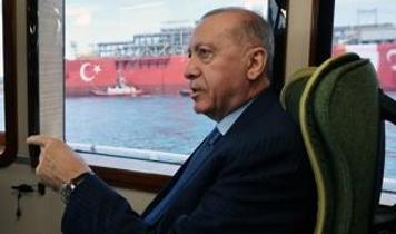 Cumhurbaşkanı Erdoğan, Türkiye'nin ilk yüzer gaz üretim platformunu Karadeniz'e uğurladı