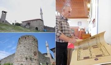 Cumhurbaşkanı Erdoğan'ın hediyesi Kur'an-ı Kerim, Preza Kalesi Camisi'nde muhafaza ediliyor