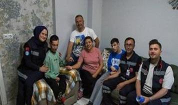 Uşak'ta sağlık çalışanları her ay 2 bin hastanın evine misafir oluyor