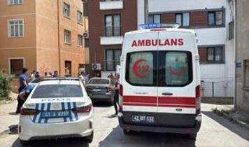 Kocaeli'de bıçaklı kavga: 2 kardeş ve polis memuru yaralandı