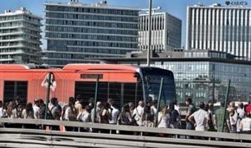 İstanbul'da güvensiz yolculuk hizmeti: Metrobüsten dumanlar yükseldi
