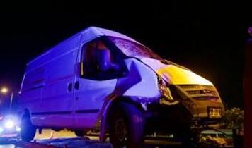 İzmir'de kamyonetin çarptığı motosikletteki baba öldü, oğlu yaralandı