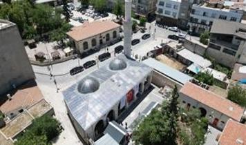 Aylar sonra ilk cuma namazı: Depremde zarar gören cami ibadete açıldı