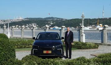 Cumhurbaşkanı Erdoğan, TOGG'un sedan modelini kullandı