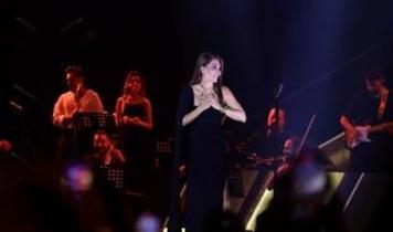 Ebru Yaşar Van Kültür Yolu Festivali'nde konser verdi!