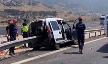 Osmaniye'de hafif ticari araç bariyerlere ok gibi saplandı 2 yaralı