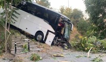 Servis otobüsü şarampole yuvarlandı