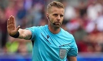 UEFA Şampiyonlar Ligi... Fenerbahçe'nin Feyenoord maçlarını yönetecek hakemler belli oldu