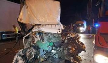 Samsun'da öldüren kaza: Kamyonet paramparça oldu