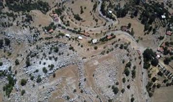 Selge Antik Kenti'nin gönüllü rehberliğini yapan mahalle sakini Yörükler, tarihi değerlere de sahip çıkıyor