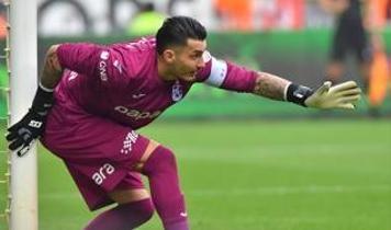 Uğurcan Çakırın Fransa tatili transfer dedikodularını alevlendirdi