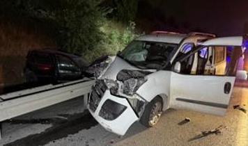 Eyüpsultan'da 2 araç çarpıştı: 1'i ağır 2 kişi ağır yaralı