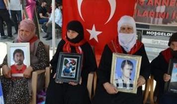 Muşlu aileler evlat nöbetini sürdürdü