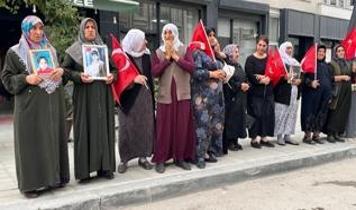 Van'da çocukları dağa kaçırılan aileler "evlat nöbeti"ni sürdürüyor