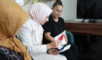 Bakan Göktaş, Cumhurbaşkanı Erdoğan'ın mektubunu şehit ailesine teslim etti