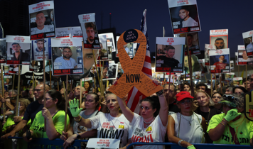 "Savaş çığırtkanları" diyerek tepki gösterdiler... Tel Aviv, Netanyahu'yu protesto ediyor