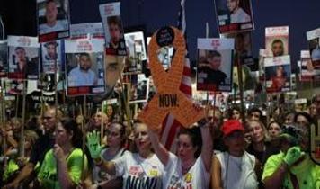 "Savaş çığırtkanları" diyerek tepki gösterdiler... Tel Aviv, Netanyahu'yu protesto ediyor