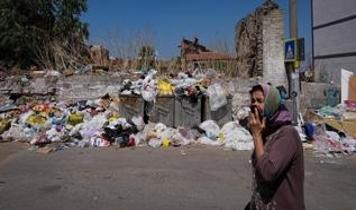 İzmir'de çöp yığınları ve kötü koku tepkilere neden oluyor