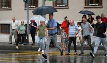 Edirne'de gök gürültülü sağanak etkili oldu