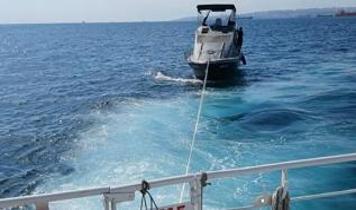 Florya açıklarında sürüklenen tekneyi Kıyı Emniyeti kurtardı
