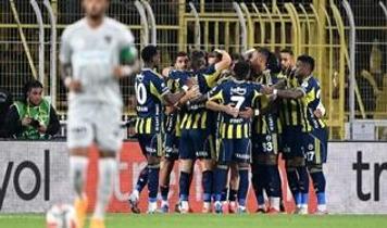 Fenerbahçe ligdeki ilk 3 puanını 3 golle sahasında mağlup ettiği Kocaelispor'dan aldı