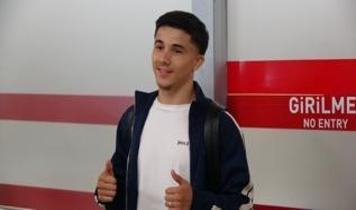 Trabzonspor'un transfer bombası: Faslı futbolcu Benjamin Bouchouari, Trabzon'da