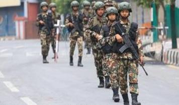 Şiddetli protestolarla çalkalanan Nepal'de ordu sokağa indi