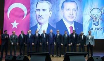 2 belediye daha AK Parti'ye geçti... Rozetlerini Cumhurbaşkanı Erdoğan taktı