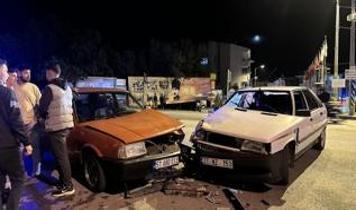 Sinop'ta 2 otomobilin çarpıştığı kazada 2 kişi yaralandı