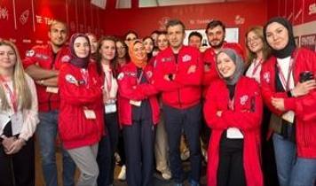 TEKNOFEST Yönetim Kurulu Başkanı Selçuk Bayraktar, TürkMedya standını ziyaret etti