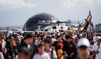 TEKNOFEST'e her yaş grubundan teknoloji tutkunları yoğun ilgi gösteriyor