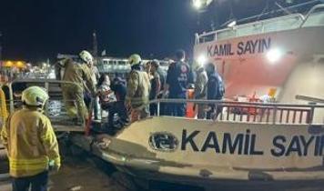 İstanbul Boğazı'nda panik anları... Tekne ile yük gemisi çarpıştı: Çok sayıda yaralı var