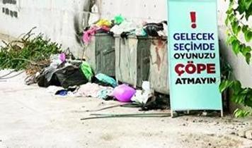 Vatandaştan CHP'ye afişli protesto: Gelecek seçimde oyunuzu çöpe atmayın