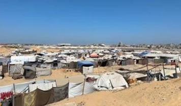 Soykırımcı İsrail'in göçü dayattığı Gazze'de ölüler ve diriler yan yana