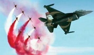 Türk Yıldızları, TEKNOFEST'te gökyüzünü fethetti