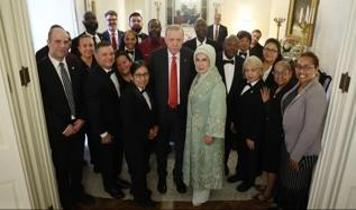 Cumhurbaşkanı Erdoğan, Blair House'da çalışanlar ile hatıra fotoğrafı çektirdi